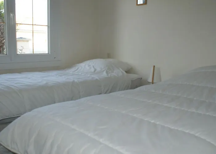 Jolie à 400m Des Plages De Sable *